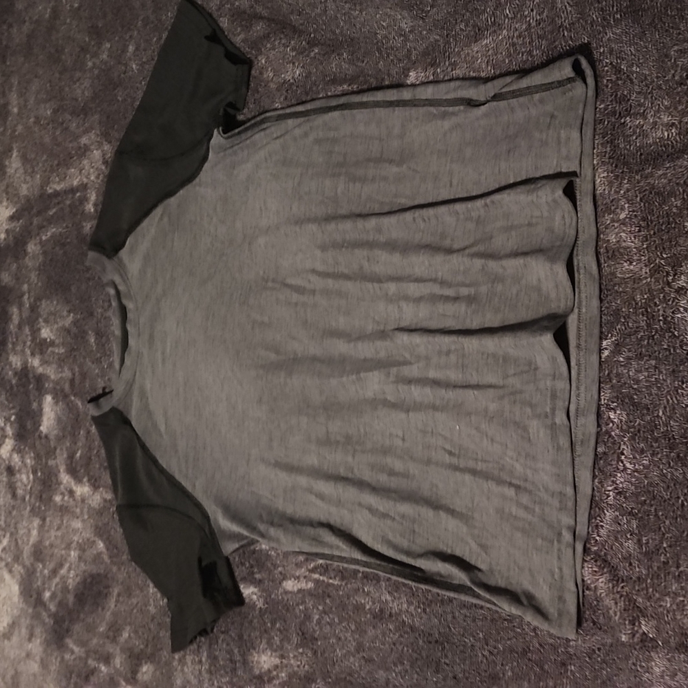 Boys old navy active short sleeve tee gray and black size XL